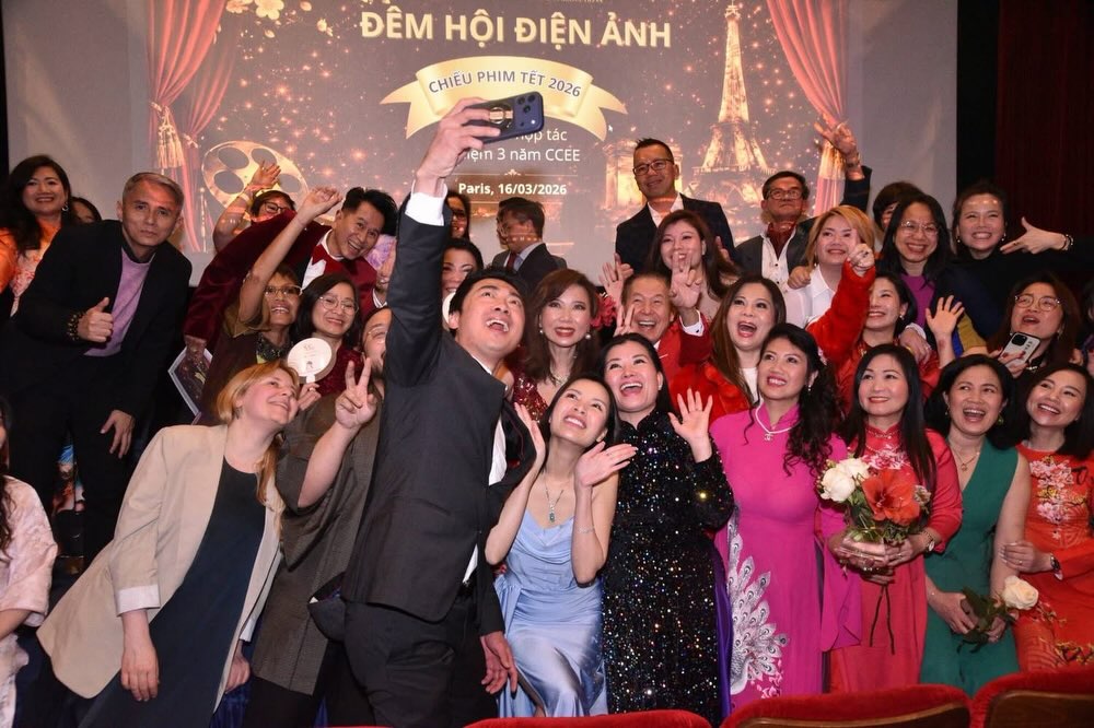 Ảnh chụp tại sự kiện “Đêm hội điện ảnh” của cộng đồng người Việt tại Pháp do CCEE và Cinexia Productions tổ chức.